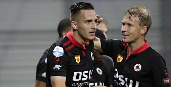 赛中继续拼 赛中继续拼