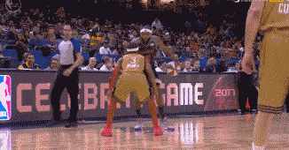 米兰常在右 米兰常在右